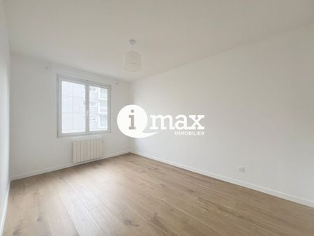 Location Appartement COURBEVOIE - - Photo 2