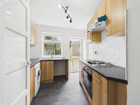 2 bedroom semi-detached house to rent - Photo 5