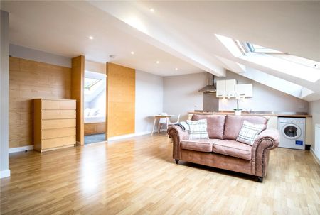 52 Bankfield Road, Huddersfield, HD1 - Photo 2