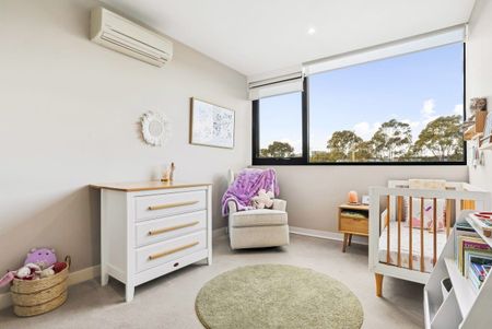 Stunning Two Bedroom Apartment - Photo 3