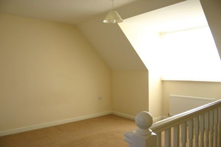 3 Bedroom End of Terrace House for Rent - Photo 3