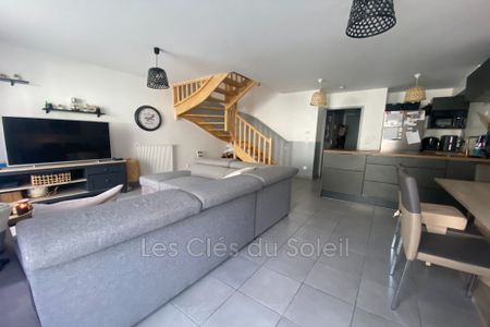Location Maison 4 pièces 86m² CUERS 83390 - Photo 5