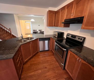 For Lease - 332 Song Sparrow Street, Barrhaven, Ontario - Photo 2