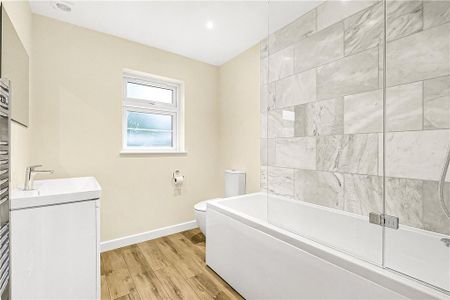 4 bedroom detached house to rent - Photo 4