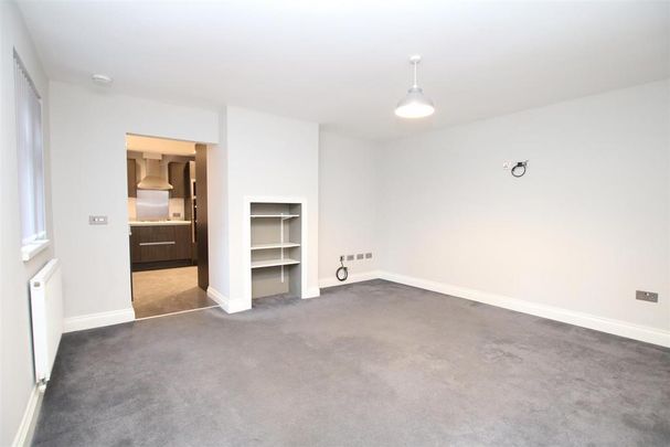 2 bedroom end of terrace house to rent - Photo 1