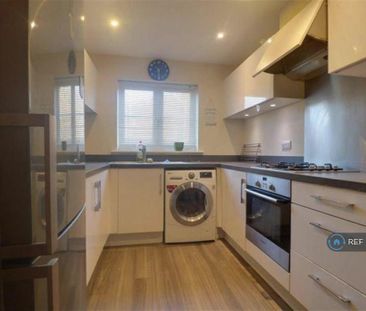 3 bedroom semi-detached house to rent - Photo 6