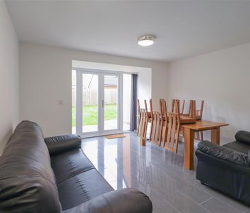 4 bedroom terraced house to rent - Photo 3