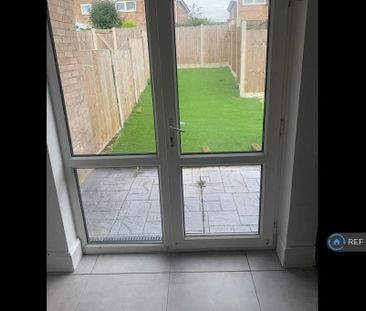 2 bedroom end of terrace house to rent - Photo 4