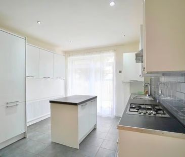 3 Bed Flat, Hayes Crescent, NW11 - Photo 6
