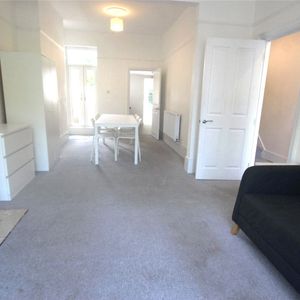 Double Room in a shared house - Catford, SE6 - Photo 2