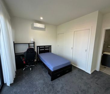'Stylish Townhouse Living in Pascoe Vale' - For Lease - Photo 5