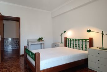 Apartamento T2 Remodelado e Mobilado no Moinho das Antas