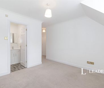 4 bedroom house to rent Admiral Stirling Court, Weystone Road, Weyb... - Photo 5