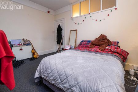 3 bedroom flat to rent - Photo 4