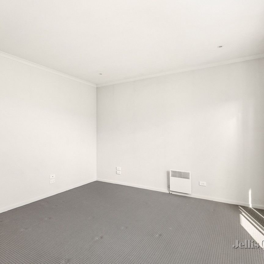 2/19 Larson Avenue, Tarneit - Photo 1