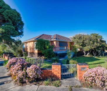 Spacious family home in an exceptional lifestyle location - Photo 1