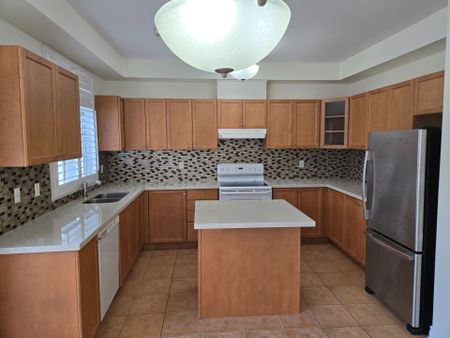 For Lease - 10 Post Oak Drive Unit# 2, Richmond Hill, Ontario - Photo 5