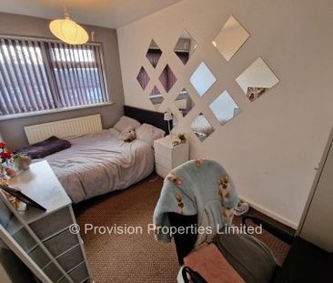 3 Bedroom Student Properties Leeds - Photo 1