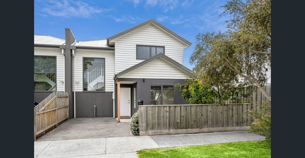 Contemporary Townhouse - Two Bedrooms, Two Bathrooms - Photo 1