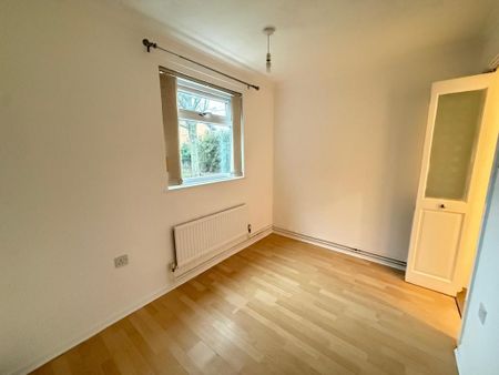 1 bedroom ground floor flat to rent - Photo 4