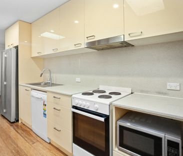 Light-filled 4-Bedroom, 2 Bathroom Residence with Private Lane Access - Photo 1