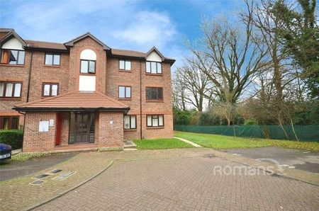 Littlebrook Avenue, Slough, Berkshire, SL2 - Photo 2