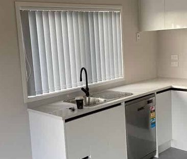 Modern 2BR Apt with Balcony! - Photo 2