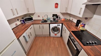 5 bedroom Flat in Brudenell Road, Leeds - Photo 5