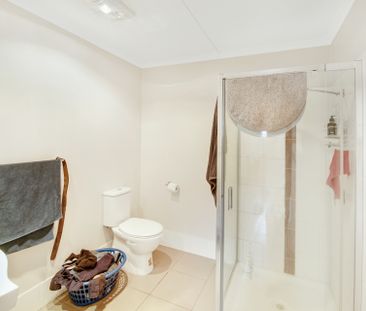 Neat & Tidy Furnished 2 Bedroom Unit ! - Photo 5