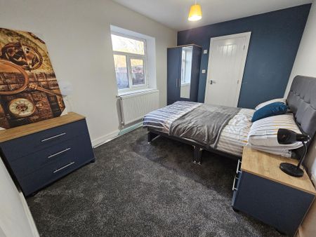 Tonge Moor Road, Bolton - Photo 4