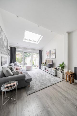 2 bedroom terraced house to rent - Photo 3