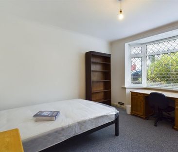 Carlyle Avenue, Brighton - Photo 3