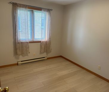 For Lease - 217 Sarah Court Unit# A, Shelburne, Ontario - Photo 2