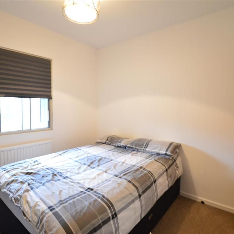 Vicarage Way, Colnbrook, Slough - Photo 1