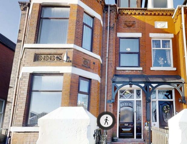 Weaste Lane Room 8 - Photo 1