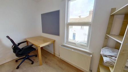 5 bedroom semi-detached house to rent - Photo 4