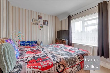 3 bedroom end of terrace house to rent - Photo 4