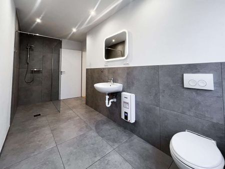 KL - Nähe Mall, 3 ZKB, EBK, Tageslichtbad, 2x Klimaanlage, Stellplatz - Photo 3