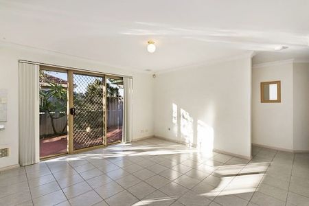 2/258 Stock Road, Willagee. - Photo 4