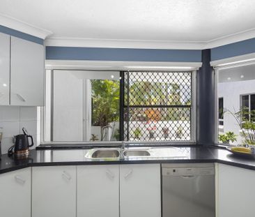 Stylish Beachside Apartment - Photo 4