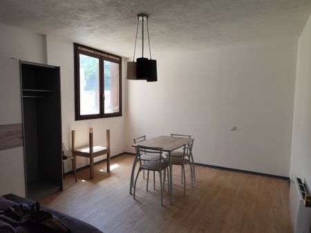 Location Appartement 1 pièce 24m² CAHORS 46000 - Photo 2