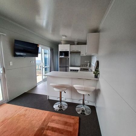 Semi-furnished New 2brm Pirimai - Photo 2