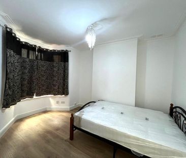 4 bedroom terraced house to rent - Photo 2