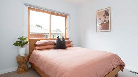 Spacious Unfurnished Family Home With Outdoor Entertaining Area & Garden Maintenance Included - Photo 5