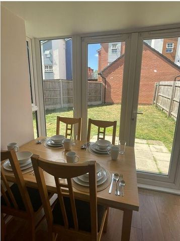 4 bedroom townhouse to rent - Photo 2