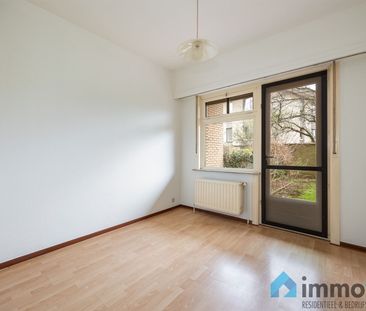 Ruim gelijkvloers appartement met 2 slaapkamers en tuin - Photo 4