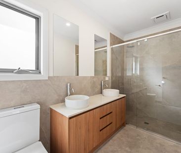 ELTHAM CENTRAL - BRAND NEW TOWNHOUSE - Photo 6