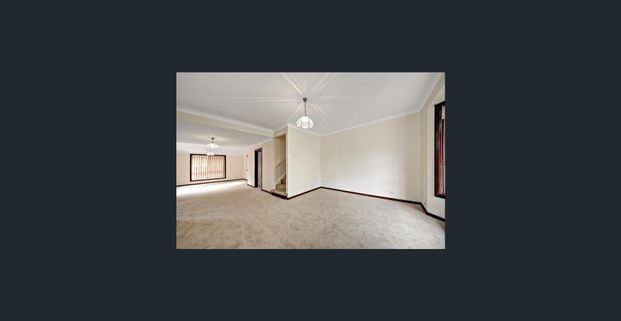 Street-frontage townhouse... - Photo 1