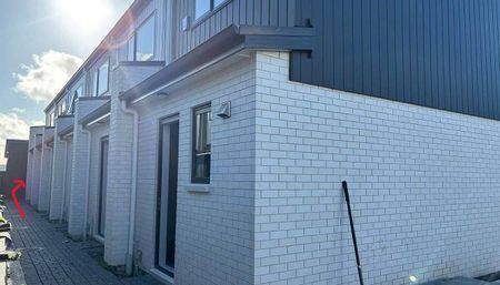 Sunny, Secure & Spacious - 1 Bedroom Townhouse - Photo 4