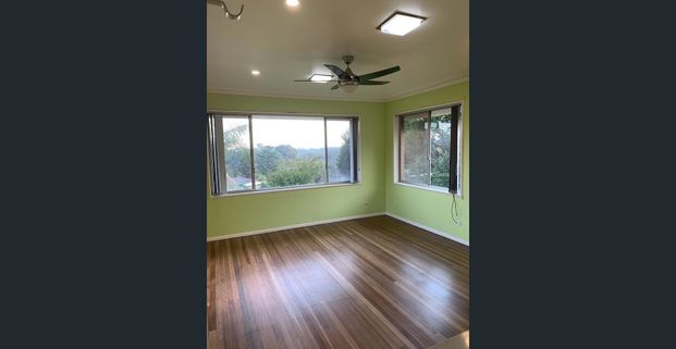 4 BEDROOM HOUSE WITH A SWIMMING POOL! - Photo 1